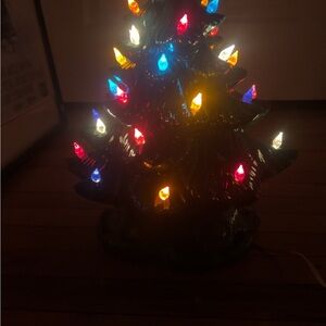 Vintage 1983 Atlantic mold green lighted Christmas tree